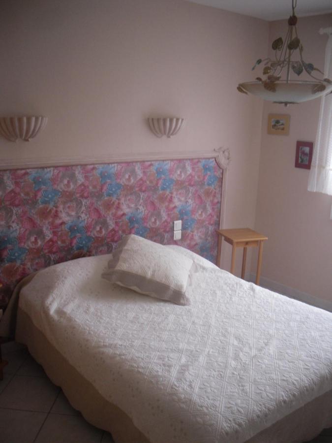 Bed and Breakfast Domaine De La Pendule Issel Exterior foto
